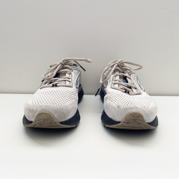 Brooks Beast GTS 23 Men 8 wide Chateau Grey White Sand Blue running gym work out main image 4
